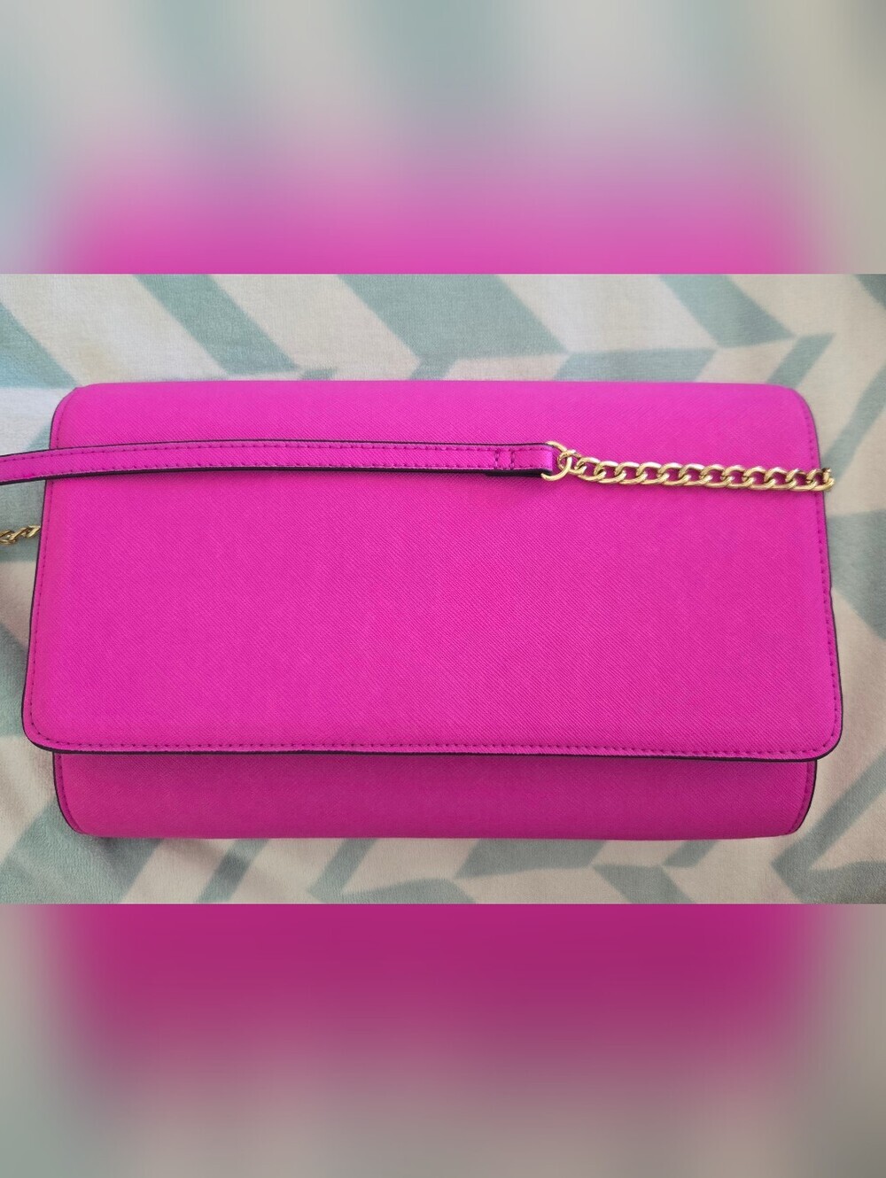 Stylish Hot Pink Crossbody Shoulder Bag with Gold Chain